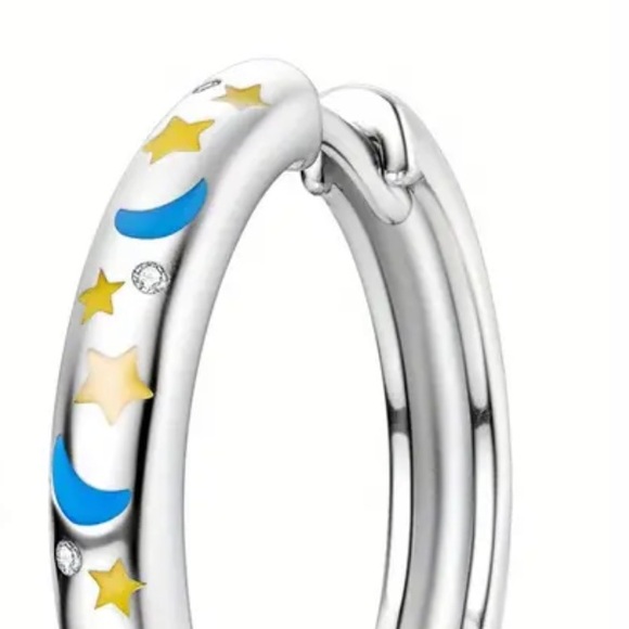 925 Sterling Silver Glow In The Dark Moon & Star Hoop Earrings - Picture 4 of 12